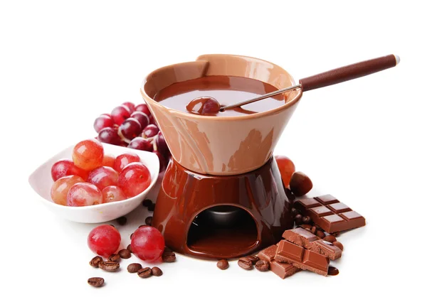 Schokoladenfondue mit Früchten, isoliert auf weiß — Stockfoto
