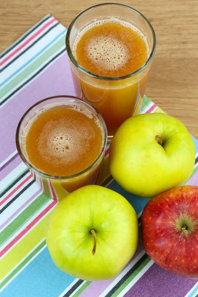 Sağlıklı taze meyve suyu elma yakın çekim — Stok fotoğraf