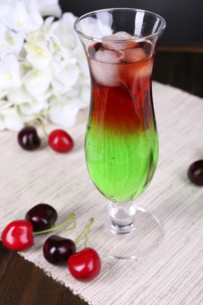 Glass of cocktail on table close-up — Stock Photo, Image