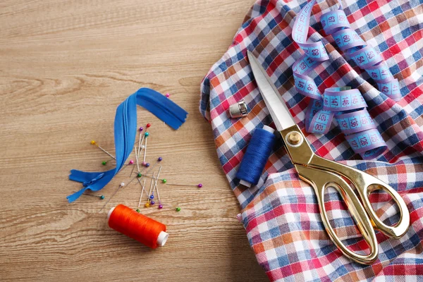 takım elbise, ahşap arka plan üzerinde terzilik