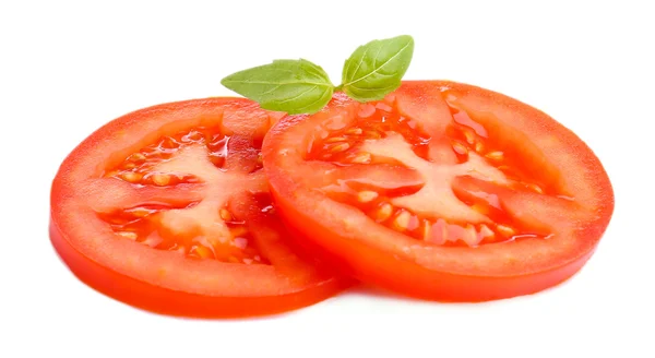 Rodajas de tomate fresco con albahaca, aisladas sobre blanco — Foto de Stock