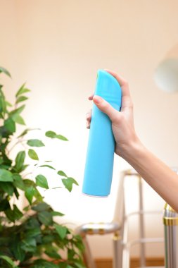 toz boya spreyi el yakın çekim