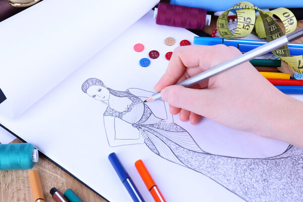 Модельер крупным планом
