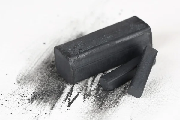 Czarny węgiel na białym tle rysunek — Zdjęcie stockowe