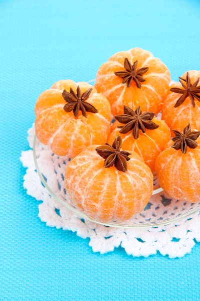 Tangerinas doces maduras, no fundo da cor — Fotografia de Stock