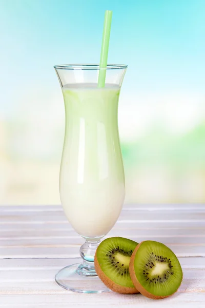 Batido de leche en la mesa sobre fondo azul claro —  Fotos de Stock