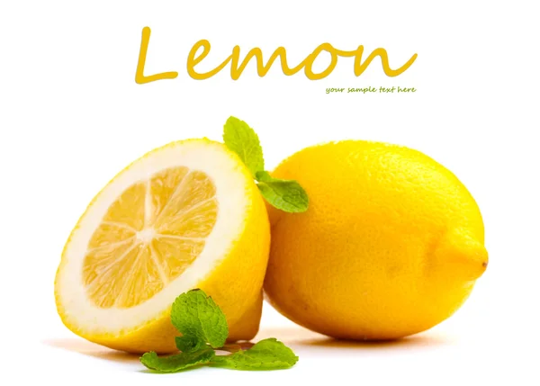 Verse citroen met munt geïsoleerd op wit — Stockfoto