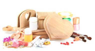 el yapımı ahşap kutu ve üzerinde beyaz izole bir dekor için sanat malzemeleri