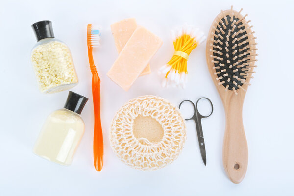 Гигиеническое оборудование, изолированное на белом
