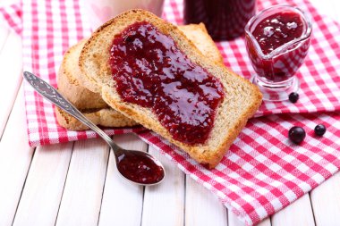 enfes tost reçelli üzerinde tablo yakın çekim