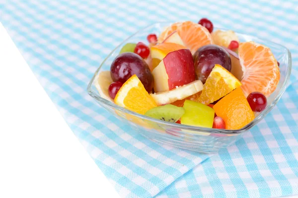 Süße frische Früchte in Schüssel auf dem Tisch in Großaufnahme — Stockfoto