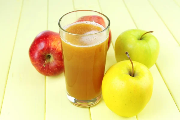 Healthy fresh juice of apples close up — Stock Photo, Image