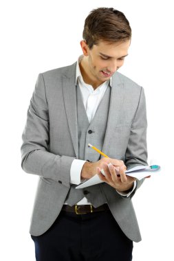 Genç öğretmen beyaz izole testleri gözden geçirin