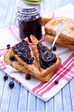 enfes tost reçelli üzerinde tablo yakın çekim