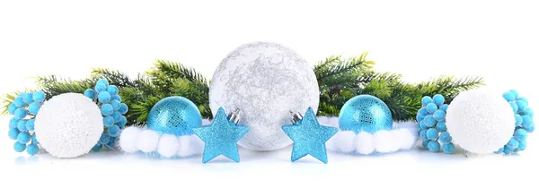 Composizione di decorazioni natalizie isolate su bianco — Foto Stock