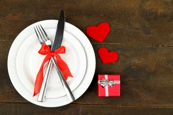 Romantic holiday table setting, on wooden background — Stock Photo, Image