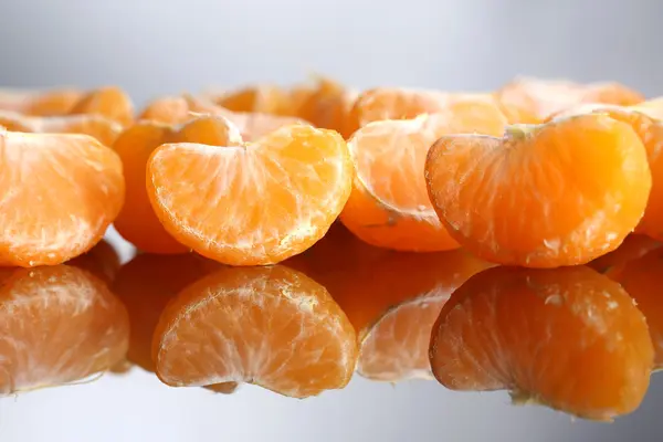 Ripe sweet tangerine slices, close-up — Stock Photo, Image