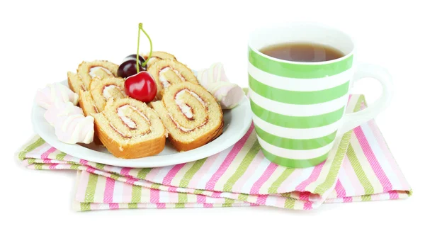 Xícara de chá e doces isolados em branco — Fotografia de Stock