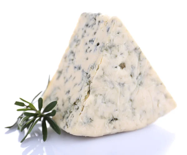Smakelijke blauwe kaas met rozemarijn, geïsoleerd op wit — Stockfoto
