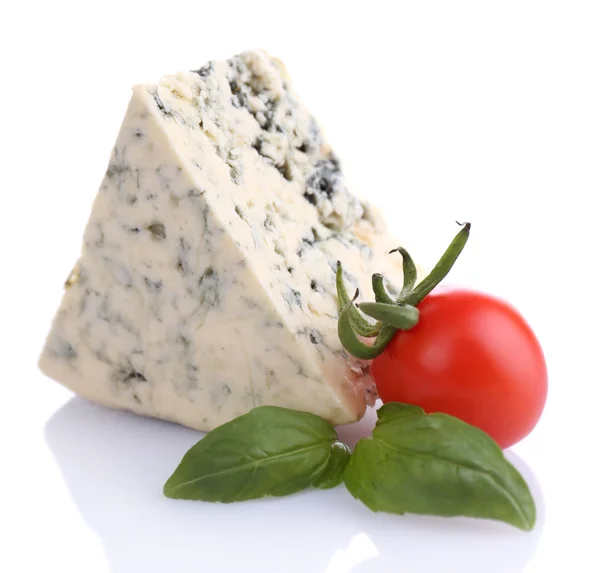 Schmackhafter Blauschimmelkäse mit Basilikum und Tomaten, isoliert auf weißem — Stockfoto