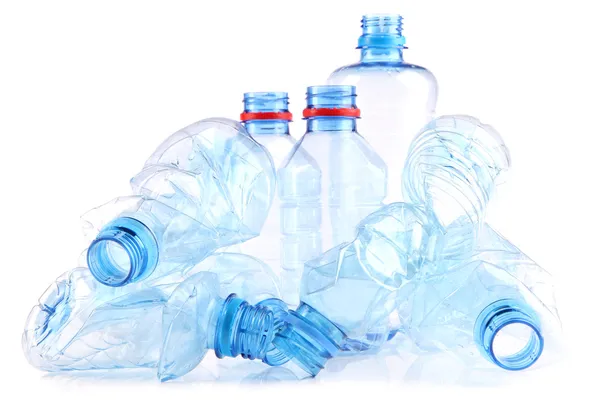 Пластикова пляшка ізольована на білому — стокове фото