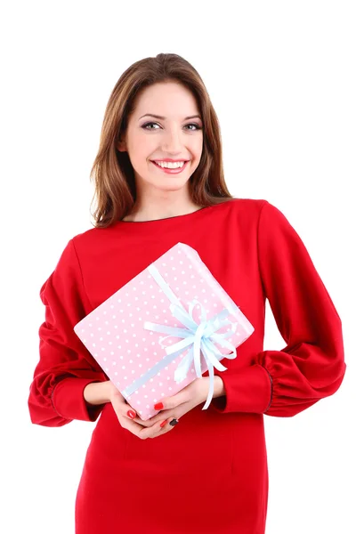Привлекательная женщина с подарочной коробкой, изолированная на белом — стоковое фото