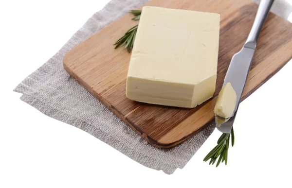 Leckere Butter auf Holzschneidebrett, isoliert auf weiß — Stockfoto