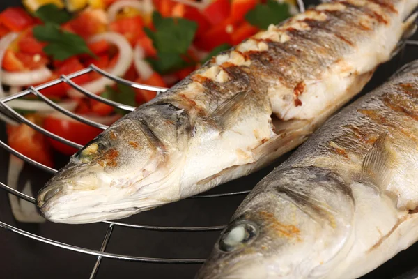 Delicious grilled fish on wok close-up — Stock Photo, Image