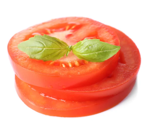 Tranches de tomate fraîche au basilic, isolées sur blanc — Photo