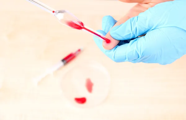 Pielęgniarka, pobranie próbki krwi, z bliska — Zdjęcie stockowe