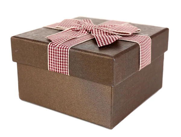 Подарункова коробка ізольована на білому — стокове фото
