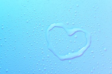 Mavi Arkaplanda Su Damlaları