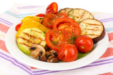 plaka üzerinde tablo yakın çekim lezzetli ızgara sebze