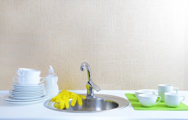 Bulaşıkları kurutma metal lavabo