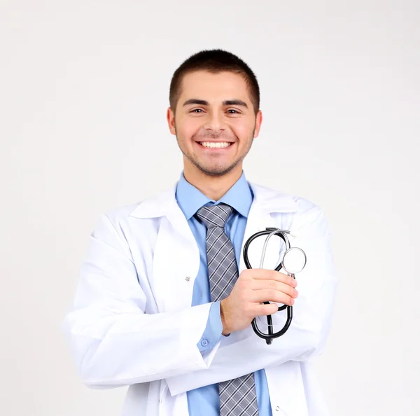 Doctor masculino aislado sobre fondo blanco —  Fotos de Stock