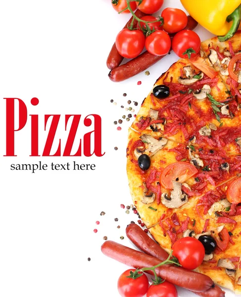 Pyszną pizzę, warzywa i salami na białym tle na Zielone Świątki — Zdjęcie stockowe