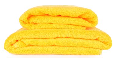 Sarı havlular beyazda izole edilmiş.