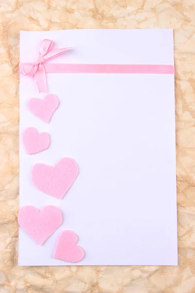 Güzel romantik arka plan dekoratif yürekleri — Stok fotoğraf