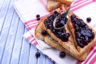 enfes tost reçelli üzerinde tablo yakın çekim