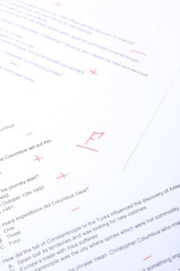 sınıf yazılı bir sınav kağıdına yakın çekim