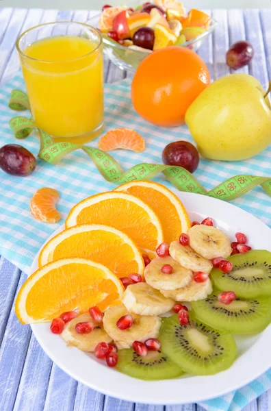 Sweet fresh fruits on plate on table close-up — Stock Photo, Image