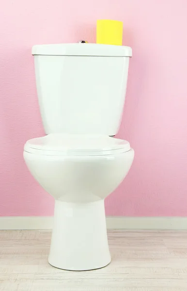 バスルームに白い便器 — ストック写真