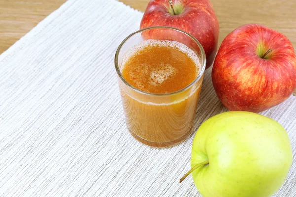 Healthy fresh juice of apples close up — Stock Photo, Image