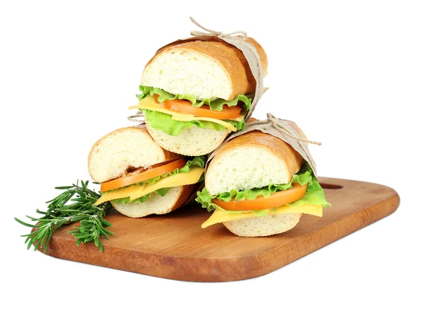 Frisches und schmackhaftes Sandwich isoliert auf weiß — Stockfoto