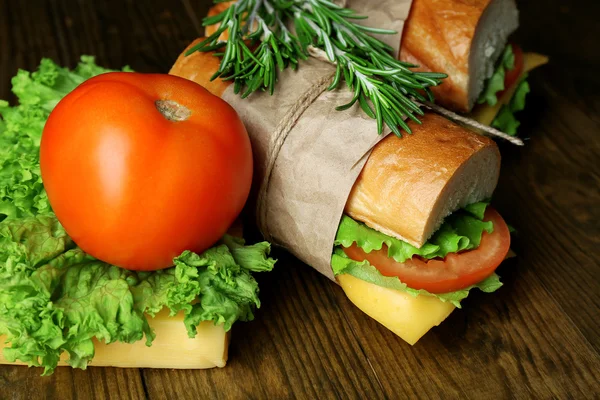 Čerstvé a chutné sendviče zblízka — Stock fotografie