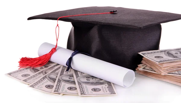 Cappello di laurea, soldi e pergamena, isolato su bianco — Foto Stock