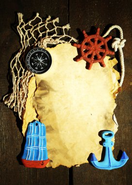 eski bir kağıt üzerinde ahşap arka plan izole deniz aksesuarları ile