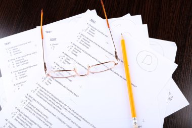 sınıf yazılı bir sınav kağıdına yakın çekim