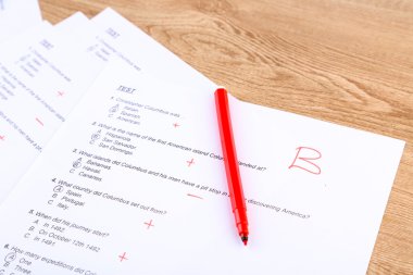 sınıf yazılı bir sınav kağıdına yakın çekim