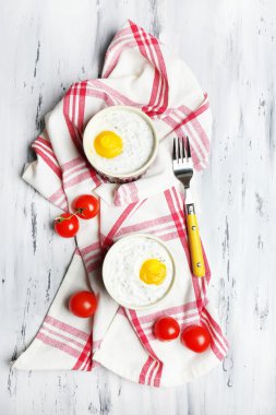 tablo üzerinde pişmiş yumurta yakın çekim